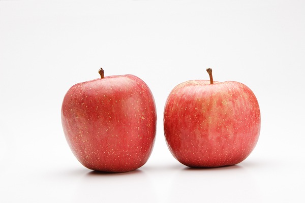 リンゴ 林檎 2個 アップル Appleのフリー写真素材 食材 料理の無料画像 フード フォト Fd